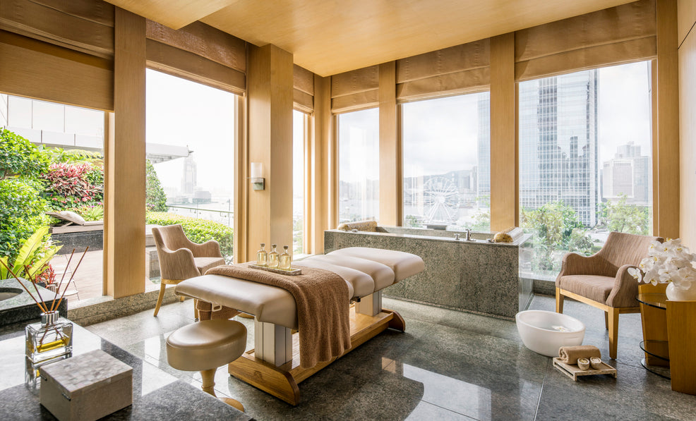 Four Seasons Hotel — Hong Kong